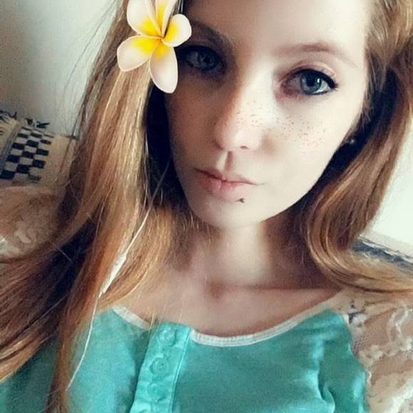 Meet your Posher, Tiffany - Picture 1 of 1